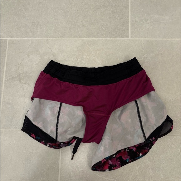 Lululemon Hotty Hot Shorts Mini Midnight Bloom Black Deep Fuschia Black Size 4 - Picture 10 of 11